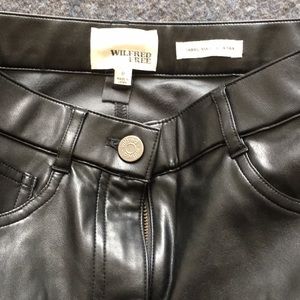 Aritzia Wilfred free faux leather pants highwaist